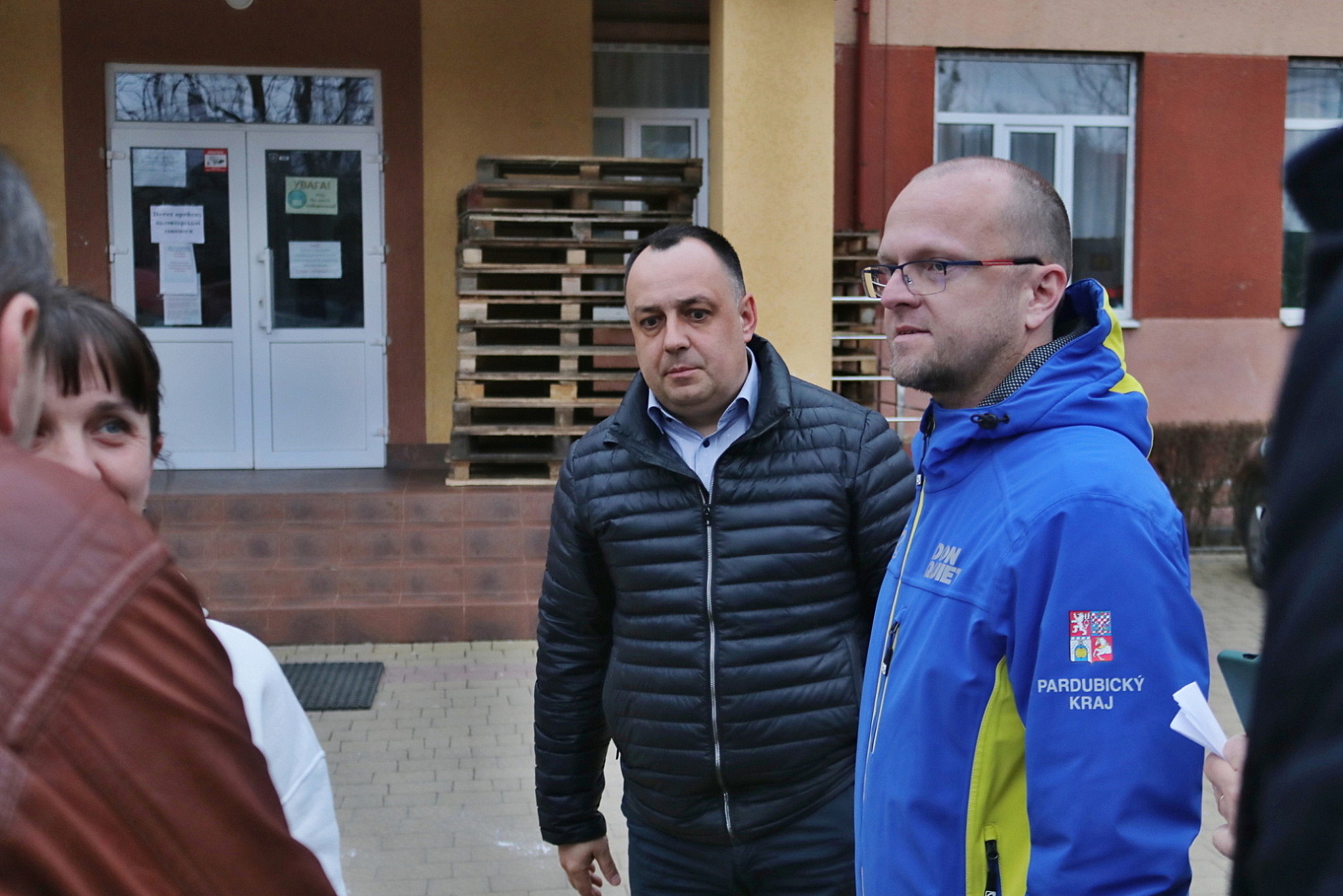 29_Pred_skolou_-_jeste_nevime_co_nas_ceka